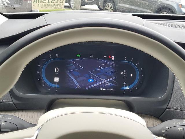 Photo of 2024 Crystal White Volvo XC90