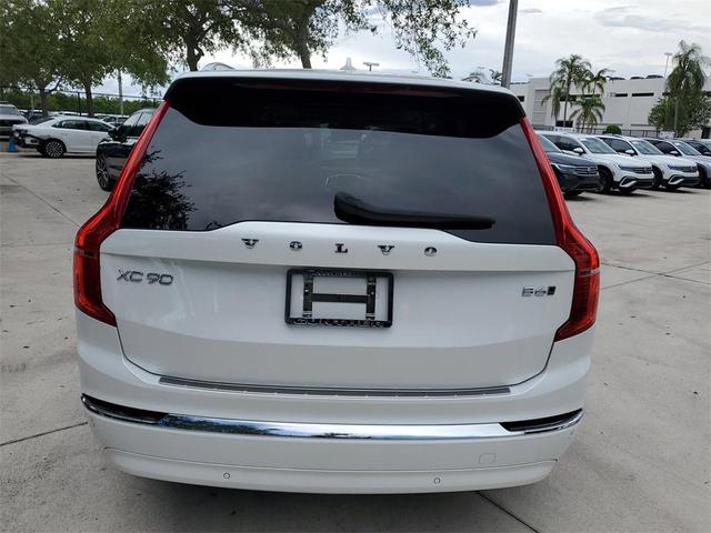 Photo of 2024 Crystal White Volvo XC90