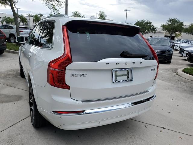 Photo of 2024 Crystal White Volvo XC90