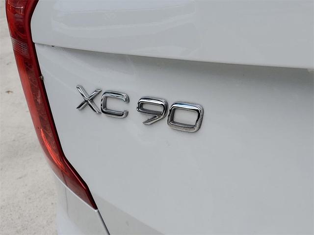 Photo of 2024 Crystal White Volvo XC90