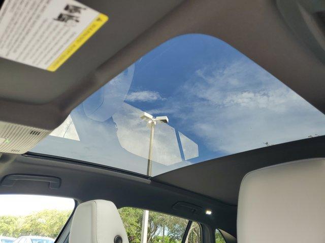 Photo of 2025 Silver Mist Metallic Volkswagen ID.4
