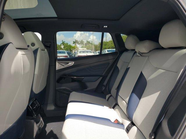 Photo of 2025 Silver Mist Metallic Volkswagen ID.4