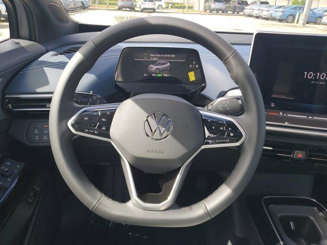 Photo of 2025 Silver Mist Metallic Volkswagen ID.4
