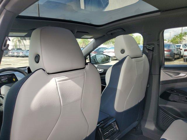 Photo of 2025 Deep Black Pearl Effect Volkswagen ID.4