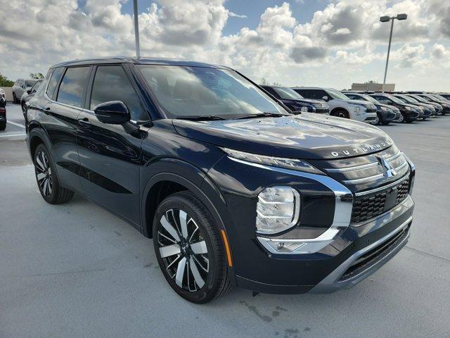 Photo of 2025 Labrador Black Pearl Mitsubishi Outlander