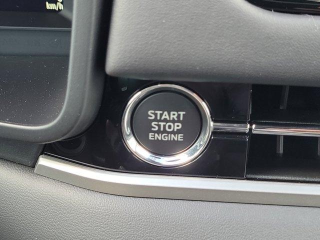 Photo of 2025 Labrador Black Pearl Mitsubishi Outlander