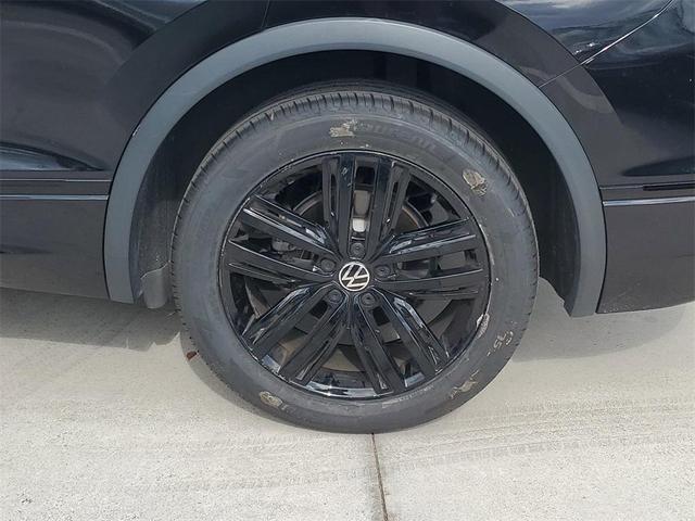 Photo of 2022 Deep Black Pearl Effect Volkswagen Tiguan