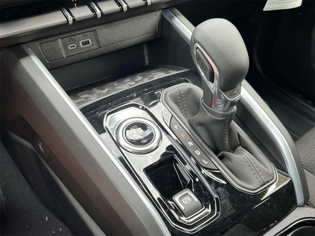 Photo of 2025 Summit White Chevrolet Colorado