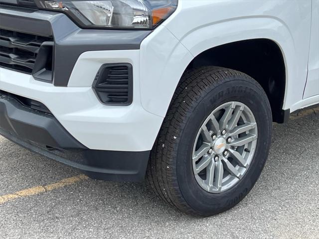Photo of 2025 Summit White Chevrolet Colorado