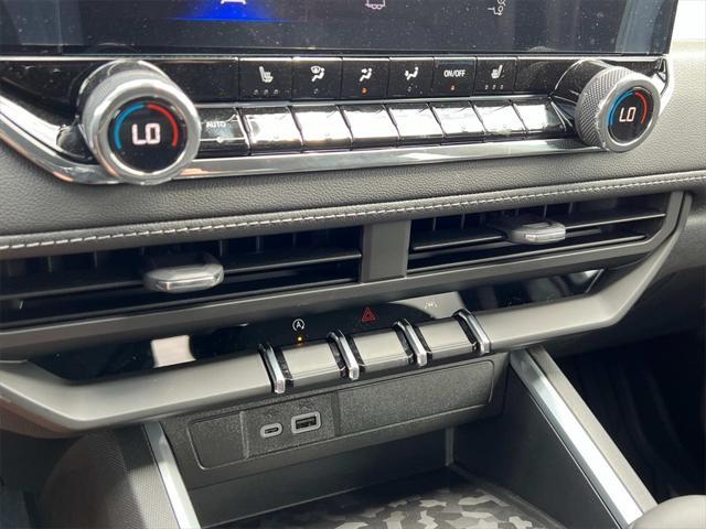 Photo of 2025 Summit White Chevrolet Colorado