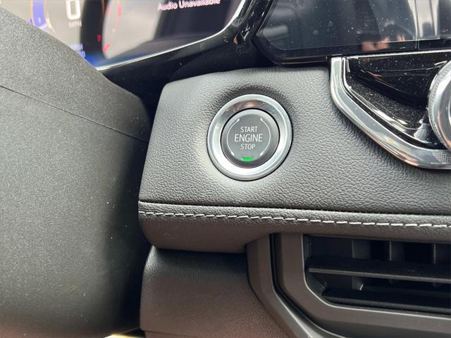 Photo of 2025 Summit White Chevrolet Colorado