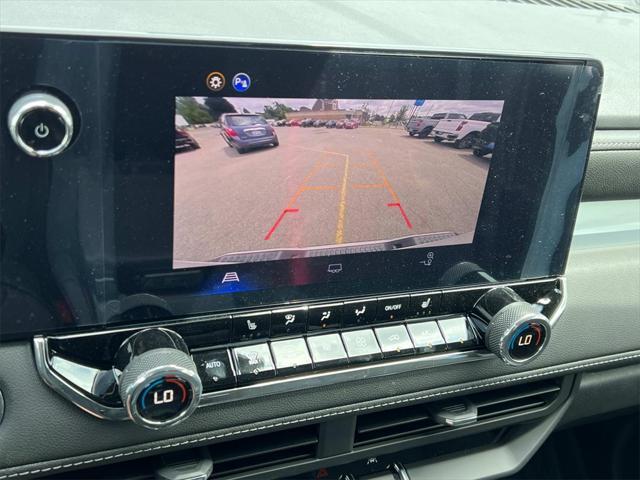 Photo of 2025 Summit White Chevrolet Colorado