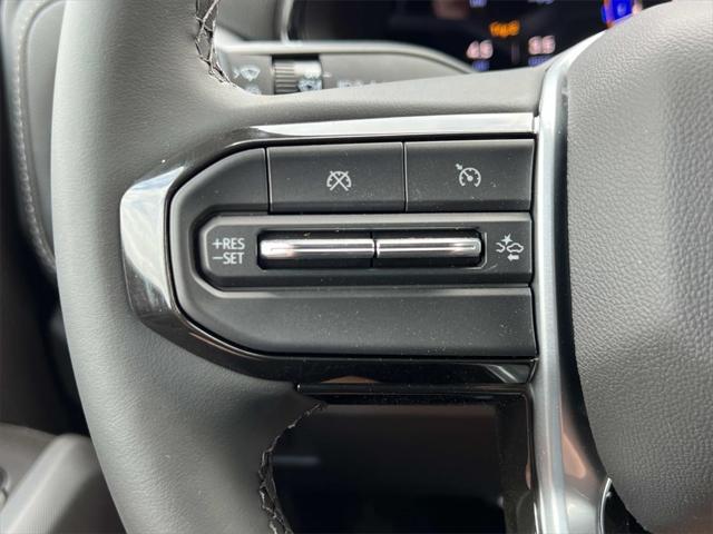 Photo of 2025 Summit White Chevrolet Colorado