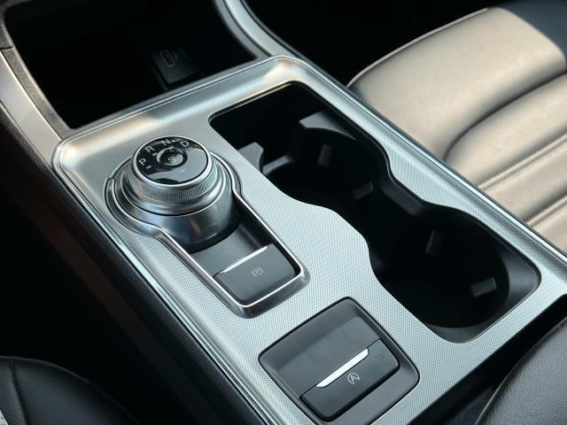 Photo of 2022 Black Metallic Ford Edge
