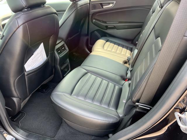 Photo of 2022 Black Metallic Ford Edge