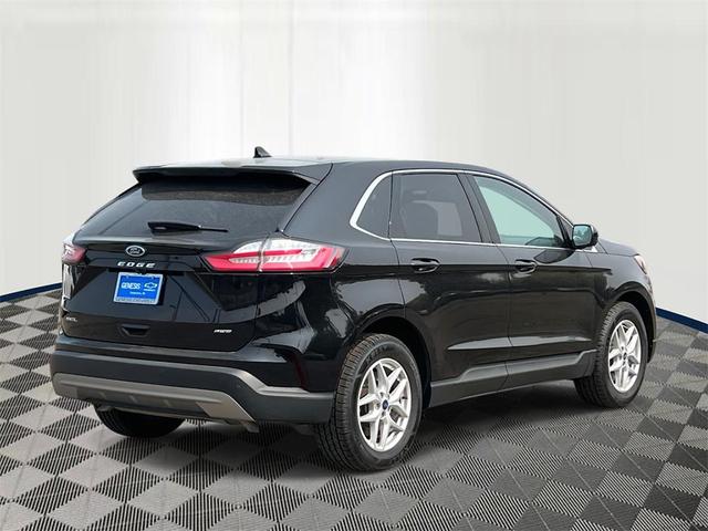 Photo of 2022 Black Metallic Ford Edge