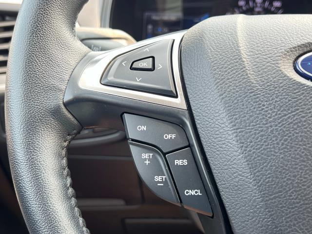 Photo of 2022 Black Metallic Ford Edge