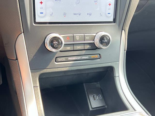 Photo of 2022 Black Metallic Ford Edge