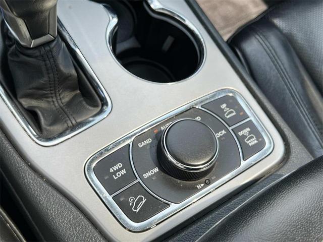 Photo of 2018 Granite Crystal Metallic Clearcoat Jeep Grand Cherokee