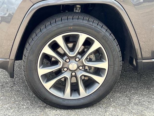 Photo of 2018 Granite Crystal Metallic Clearcoat Jeep Grand Cherokee