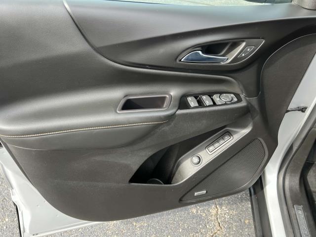 Photo of 2022 Silver Ice Metallic Chevrolet Equinox