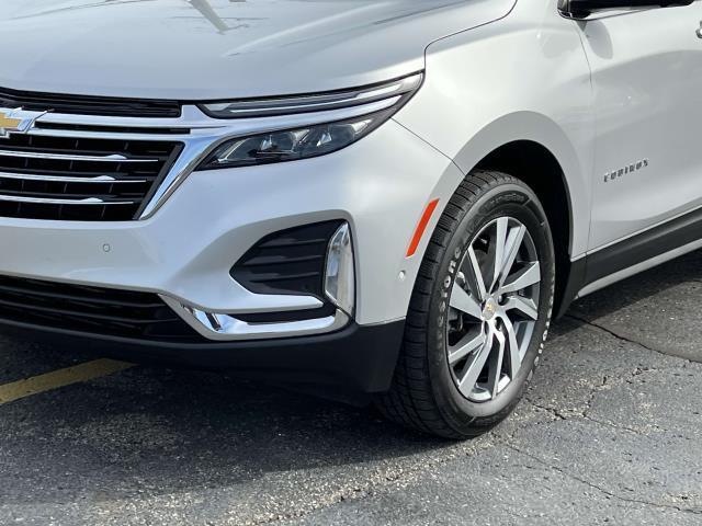 Photo of 2022 Silver Ice Metallic Chevrolet Equinox