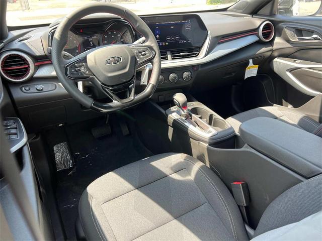 Photo of 2025 Summit White Chevrolet Trax
