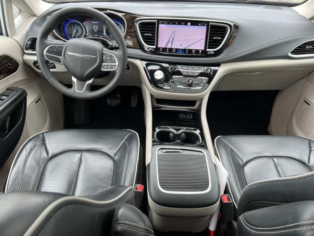 Photo of 2022 Bright White Clearcoat Chrysler Pacifica