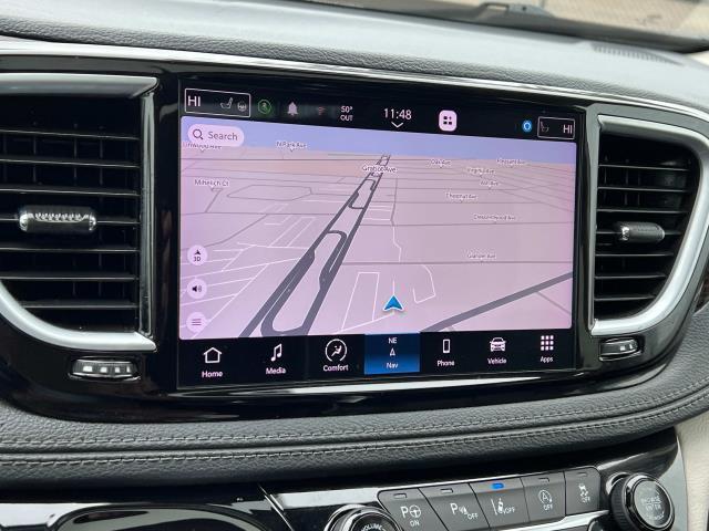 Photo of 2022 Bright White Clearcoat Chrysler Pacifica