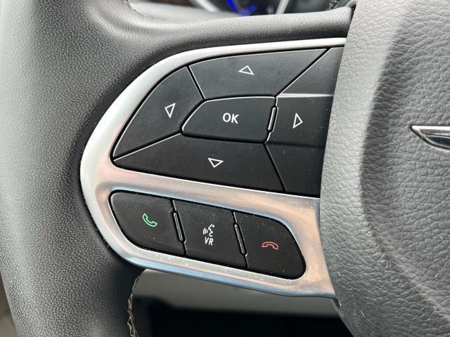 Photo of 2022 Bright White Clearcoat Chrysler Pacifica