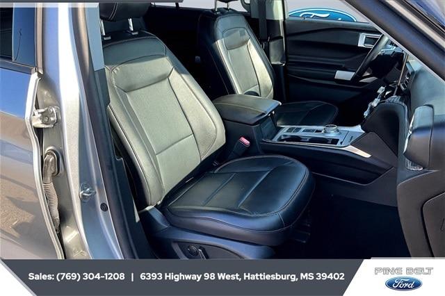 Photo of 2022 ICONIC SILVER METALLIC Ford Explorer