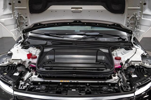 Photo of 2022 MANUFAKTUR Diamond White Metallic Mercedes-Benz EQS 450+
