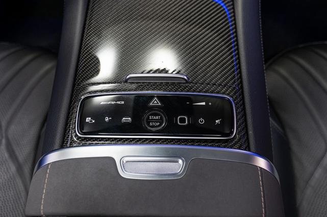 Photo of 2022 MANUFAKTUR Diamond White Metallic Mercedes-Benz EQS 450+