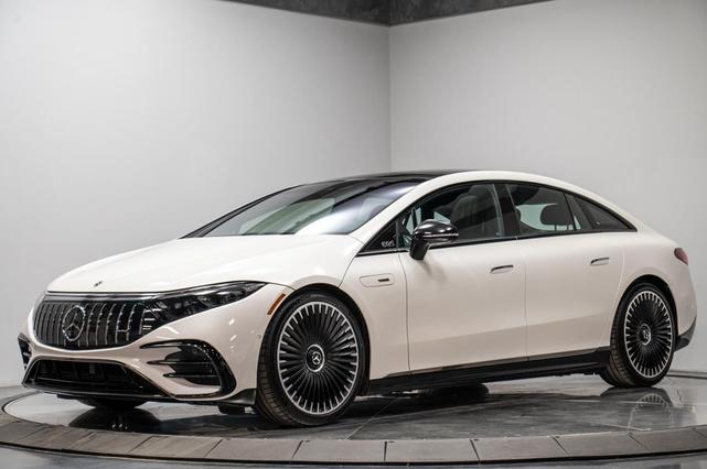 Photo of 2022 MANUFAKTUR Diamond White Metallic Mercedes-Benz EQS 450+