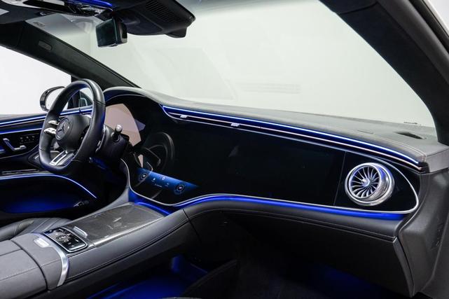 Photo of 2022 MANUFAKTUR Diamond White Metallic Mercedes-Benz EQS 450+