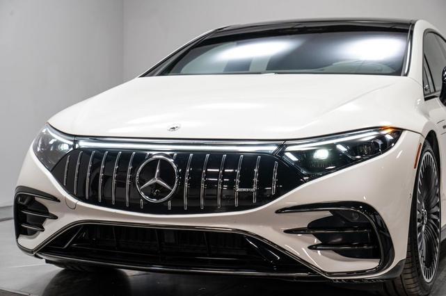 Photo of 2022 MANUFAKTUR Diamond White Metallic Mercedes-Benz EQS 450+