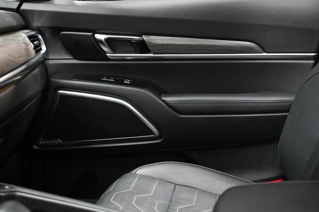 Photo of 2021 Snow White Pearl Kia Telluride