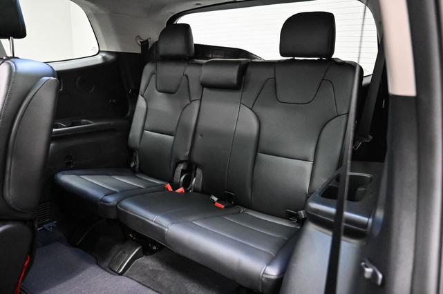Photo of 2021 Snow White Pearl Kia Telluride