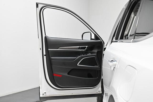 Photo of 2021 Snow White Pearl Kia Telluride