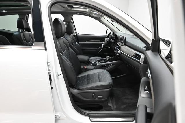 Photo of 2021 Snow White Pearl Kia Telluride