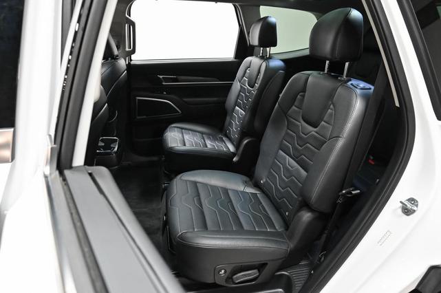 Photo of 2021 Snow White Pearl Kia Telluride
