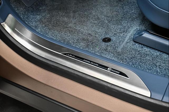 Photo of 2023 Satin Bronze Land Rover Range Rover