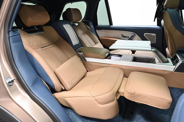 Photo of 2023 Satin Bronze Land Rover Range Rover