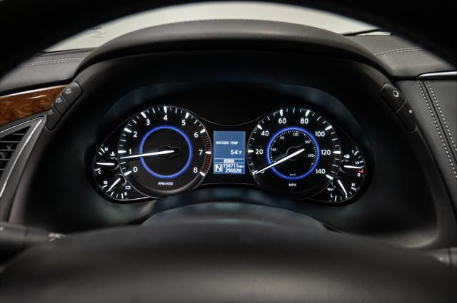 Photo of 2019 Liquid Platinum INFINITI QX80