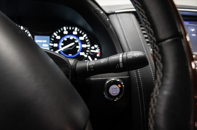 Photo of 2019 Liquid Platinum INFINITI QX80