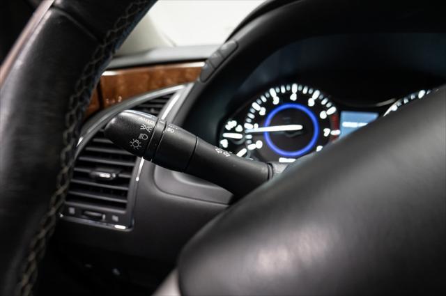 Photo of 2019 Liquid Platinum INFINITI QX80