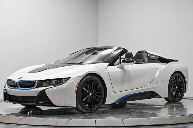 Photo of 2019 Crystal White Pearl Metallic w/ BMW i Frozen Blue Accen BMW i8