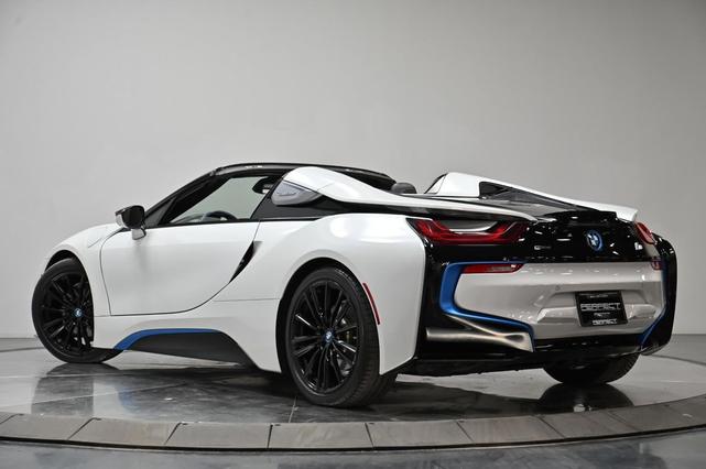 Photo of 2019 Crystal White Pearl Metallic w/ BMW i Frozen Blue Accen BMW i8