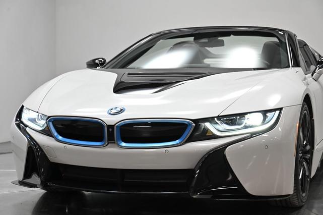Photo of 2019 Crystal White Pearl Metallic w/ BMW i Frozen Blue Accen BMW i8