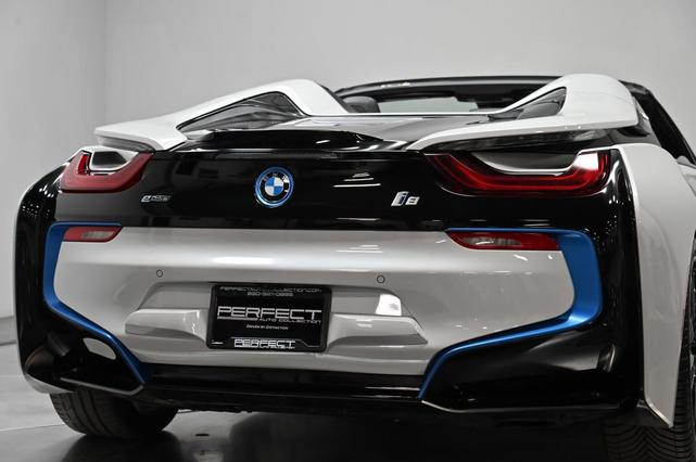 Photo of 2019 Crystal White Pearl Metallic w/ BMW i Frozen Blue Accen BMW i8
